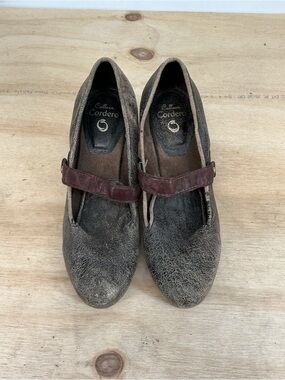Vintage Cordero Women’s Brown Mary Jane Heels with Maroon Strap Size 8